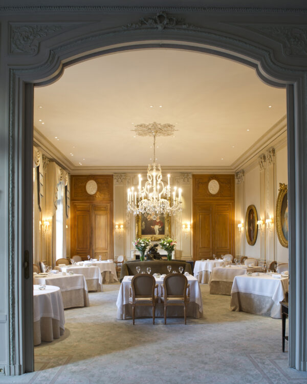 La salle du restaurant élégant de Relais & Château Domaine Les Crayères